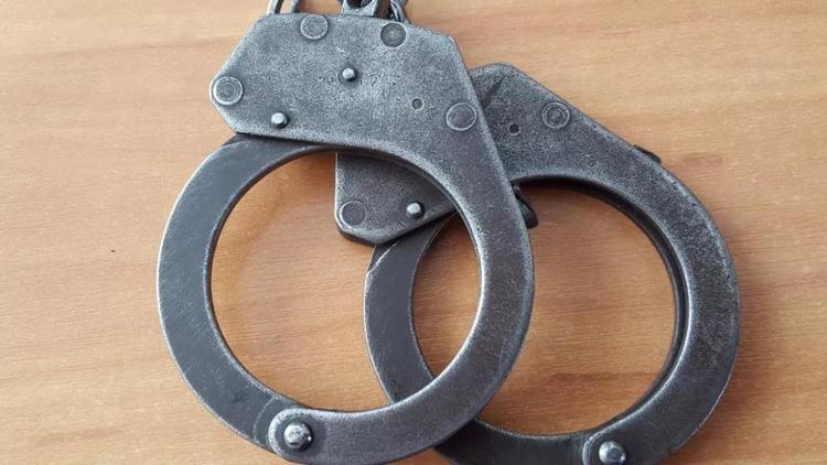 Бывший преподаватель в Пятигорске попался на взяточничестве и попытался сбежать от правоохранителей