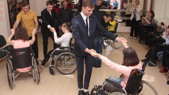 Танцам на колясках начали обучать детей-инвалидов в Пятигорске