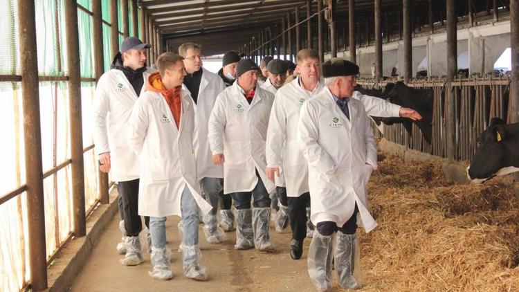 Делегация Ставрополья посетила молочно-товарные фермы Краснодарского края