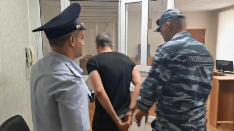 В Ставрополе заключили под стражу мужчину, напавшего на людей с ножом