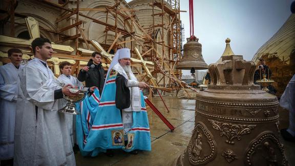 В Ставрополе освятили колокола, купола и кресты для храма святого князя Владимира