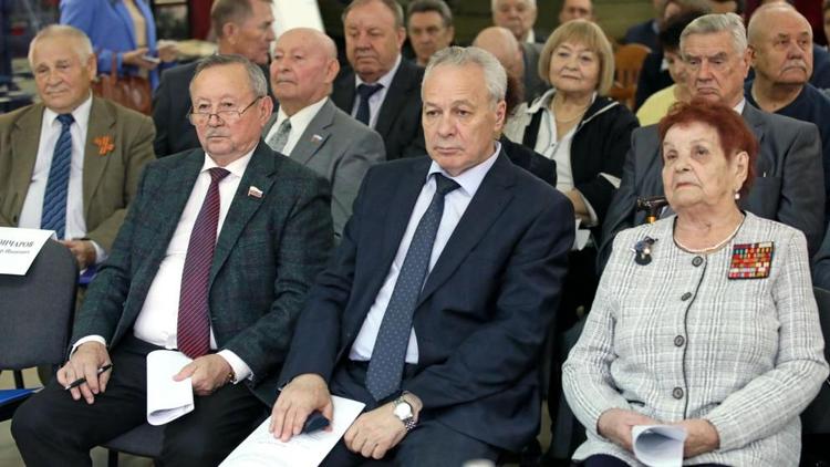 Совет старейшин Думы Ставрополья принял обращение к молодёжи