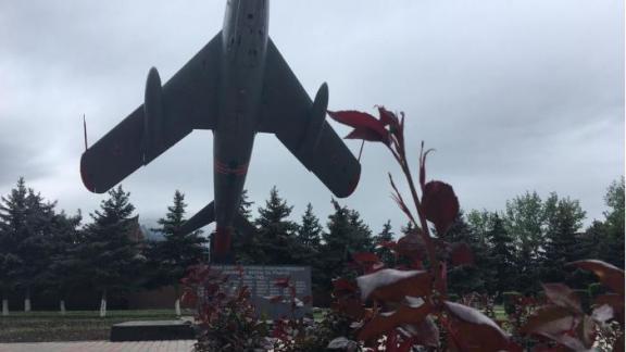 В Минеральных Водах к юбилею Победы благоустроили памятник погибшим лётчикам