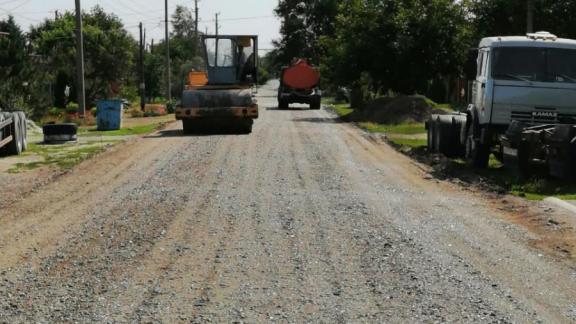 В селе Дивном на Ставрополье продолжают ремонт дороги на улице Свободы