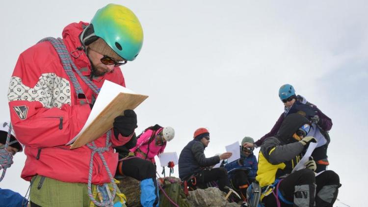 Студенты Пятигорска написали Тотальный диктант на вершине горы в Карачаево-Черкесии