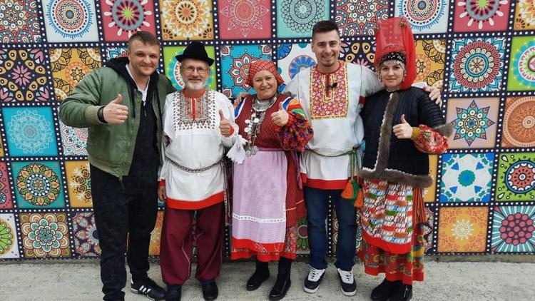 Резидент Comedy Club посетил подворье казаков-некрасовцев в Ставропольском крае