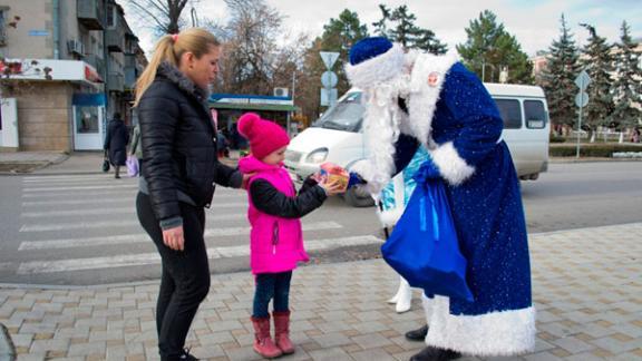 Деды Морозы из Гоавтоинспекции поздравляют ставропольчан с новогодними праздниками