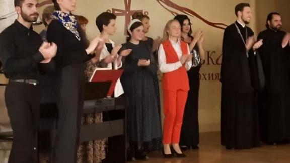 Артисты Пятигорской оперетты и православная молодёжь столицы СКФО пели любимые песни