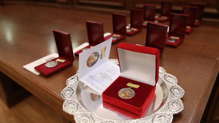 Многодетных женщин Ставрополья наградили медалями «Материнская слава»