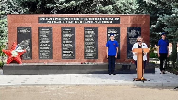 На Ставрополье мемориальную доску ветеранам возвели в посёлке Радуга