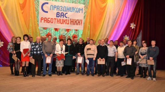 Праздник работников бытового обслуживания и ЖКХ отметили в Александровском районе