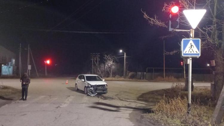 Неопытный водитель спровоцировал тройное ДТП в селе Кочубеевском на Ставрополье