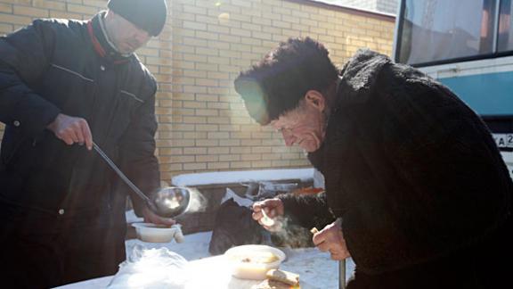 «Маршрут милосердия» в Ставрополе: бездомных людей накормили и одели