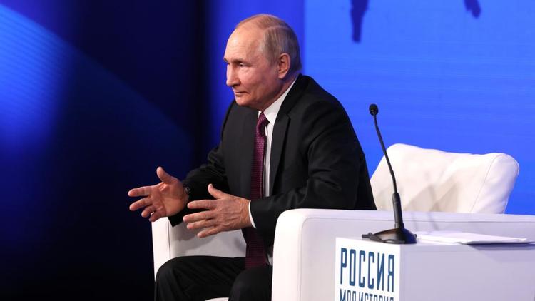 Владимир Путин: Недопустимо повторять ошибки, которые имели место в советский период
