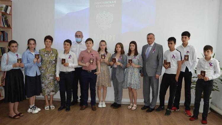В Арзгирском округе Ставрополья школьникам вручили паспорта