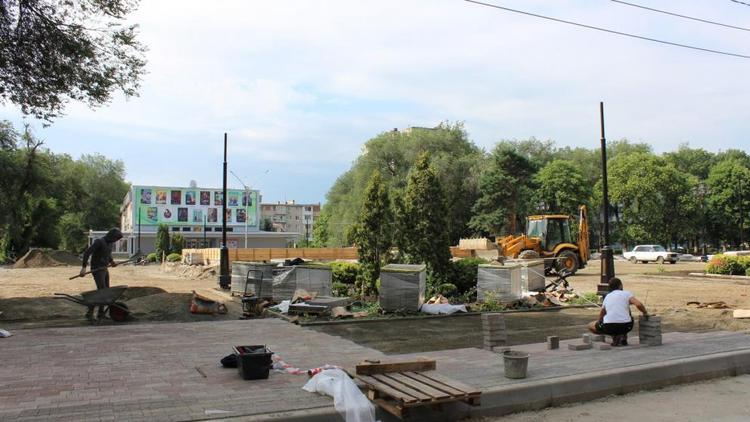 В Невинномысске ремонтируют главный фонтан города на бульваре Мира