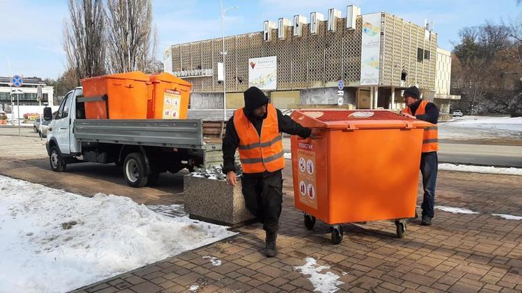 Новые контейнеры для раздельного сбора отходов появились в Кисловодске