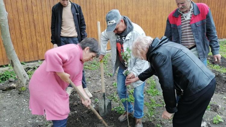 Сотрудники Ставропольского краевого театра кукол приняли участие в акции «Сад памяти»
