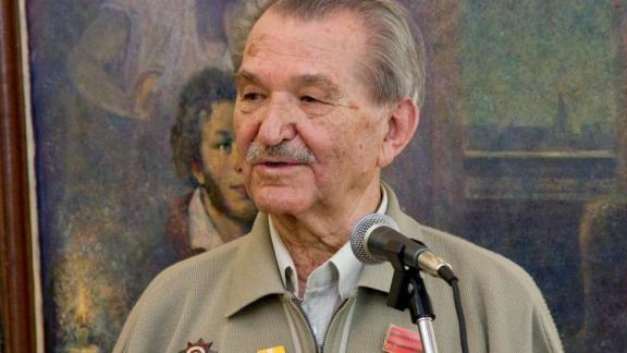 На Ставрополье коллеги и ученики поздравили с 96-летием художника, ветерана войны Владимира Шегедина