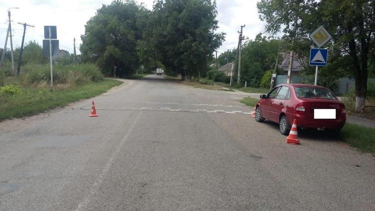 В Изобильненском районе сбили 4-летнюю девочку, пока мать на тротуаре разговаривала по телефону