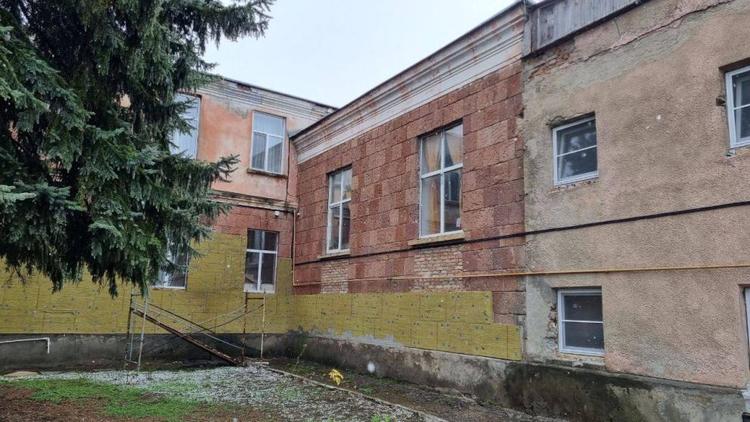 В станице Суворовской к 1 сентября завершат ремонт в Доме культуры