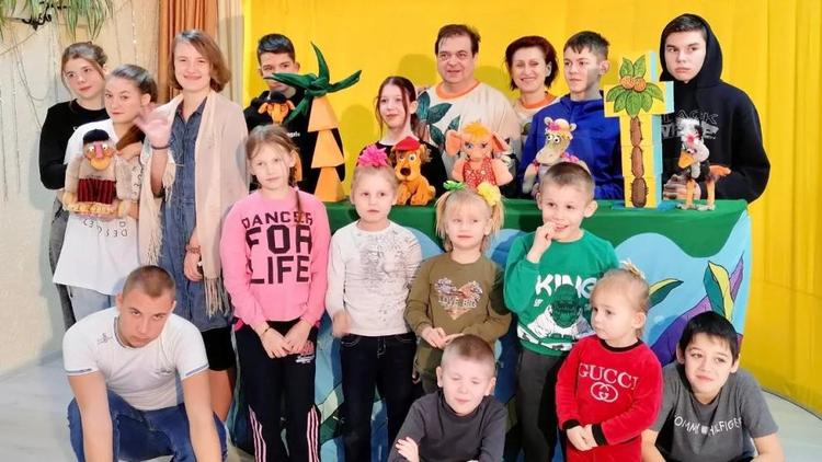Благотворительный выезд в Благодарный провели артисты краевого театра кукол