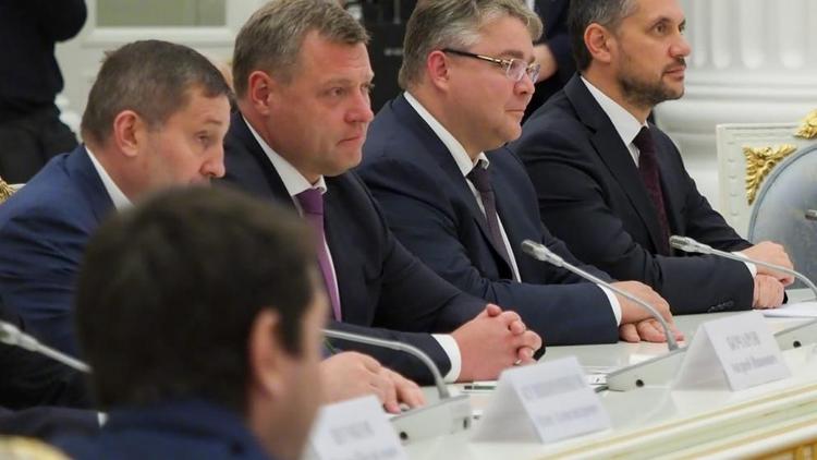 Эксперт: «Деятельность губернатора Владимирова идет в русле обрисованных Путиным ориентиров»