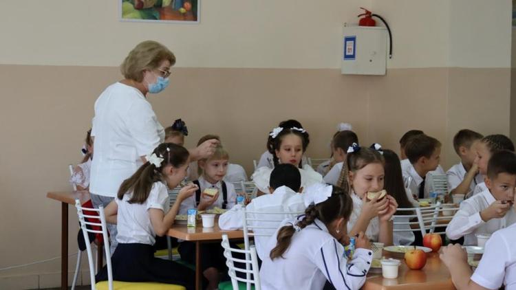 Более 133 тысяч ставропольских школьников получат бесплатное горячее питание