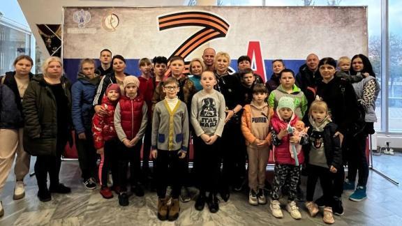 Дети из школы-интерната ЛНР посетили кисловодский цирк