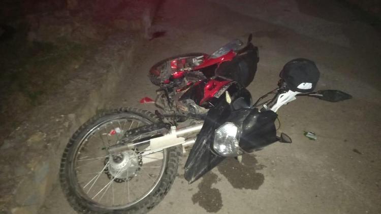Мотоцикл врезался в машину в селе Новоселицком: 2 человека пострадали