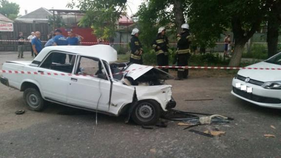 Два человека погибли при столкновении трех автомобилей в Пятигорске