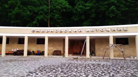 В Железноводске восстановили подсветку надписи на «Смирновском» бювете