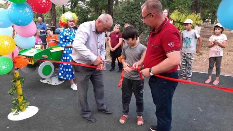 Детский игровой комплекс торжественно открыли в Курском округе Ставрополья