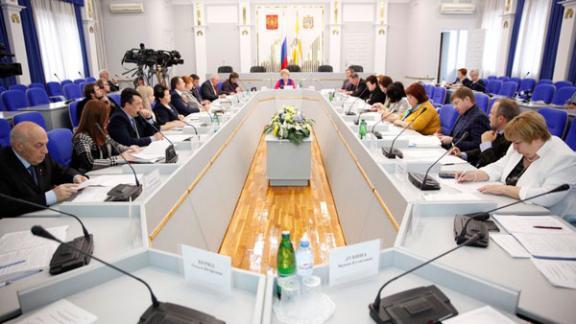 Депутаты Ставрополья обсудили инициативу введения «скользящего» графика начала учебного года
