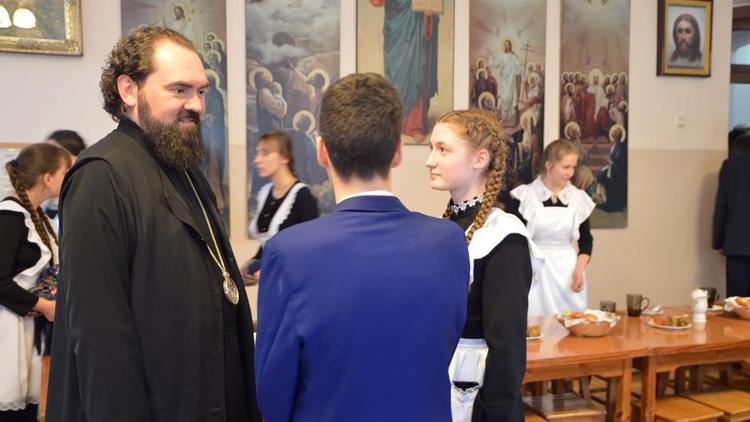 Кисловодские гимназисты говорили о важном с архиепископом Феофилактом