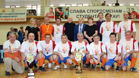 Ветераны сразились за кубок главы Ставрополя по мини-футболу