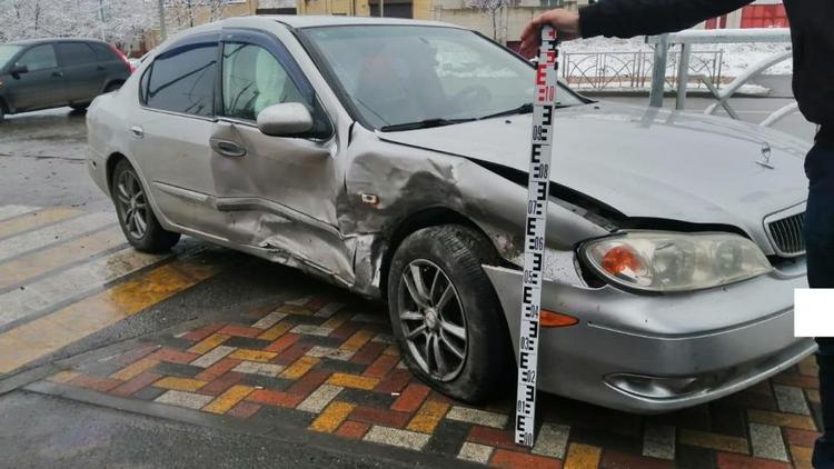 Водитель отечественного авто пострадал в ДТП в Ставрополе