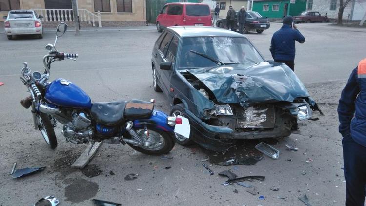 В Апанасенковском районе столкнулись мотоциклист и «ВАЗ»