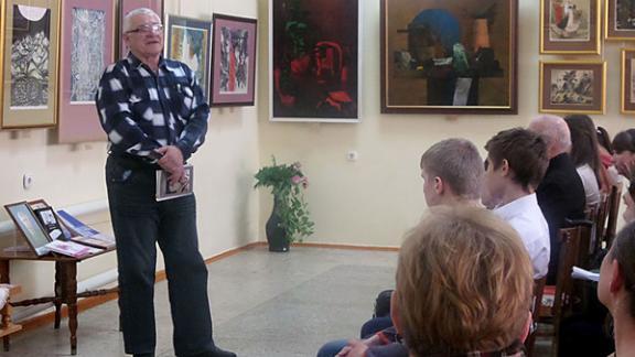 Писатель Николай Сахвадзе провел встречу с читателями Изобильненского района