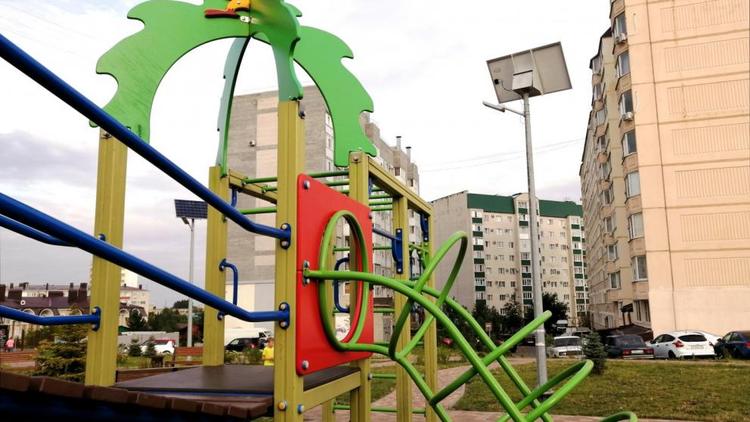 На Ставрополье отремонтировали детскую площадку после обращения волонтёров