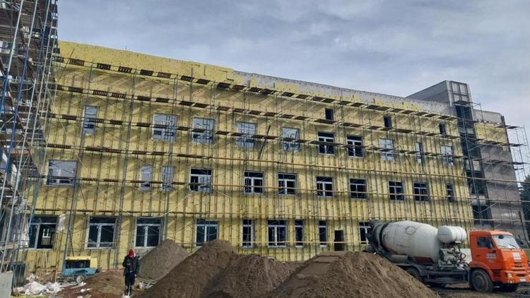 Новый корпус больницы Кисловодска готов на 40 процентов 