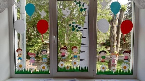 Тысячи жителей Ставрополья украсили окна ко Дню России
