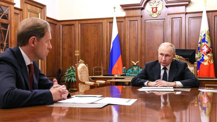 Президент РФ провёл встречу с главой Минпромторга