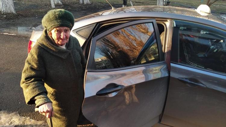 Невинномысск стал одним из лидеров проекта «Социальное такси для ветеранов»