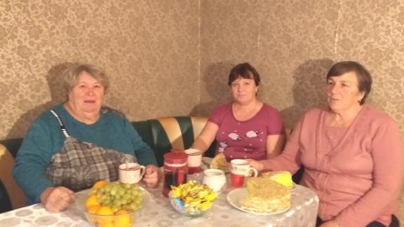 На Ставрополье социальные работники помогают пожилым людям в традициях добрососедства