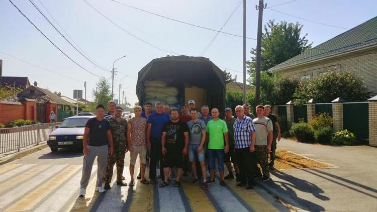 Жители Новоалександровского округа Ставрополья отправили бойцам СВО «КамАЗ» с грузом