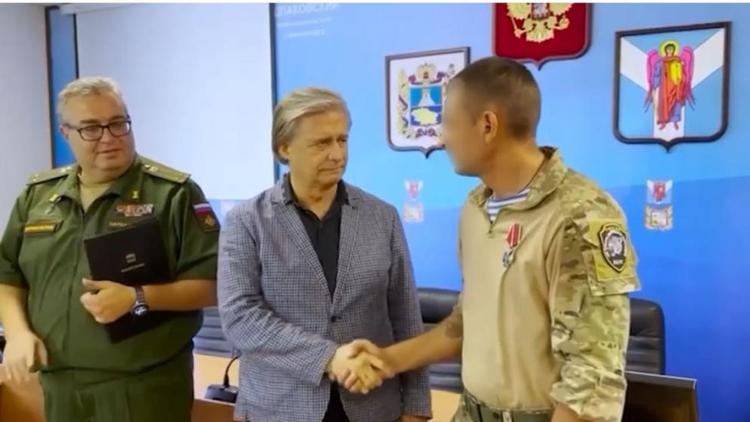 В Шпаковском округе Ставрополья вручили боевые награды участникам спецоперации