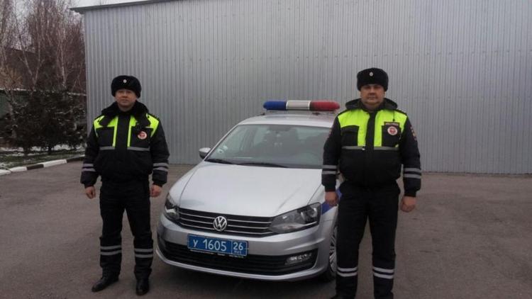 В Будённовске сотрудники Госавтоинспекции помогли автолюбителю