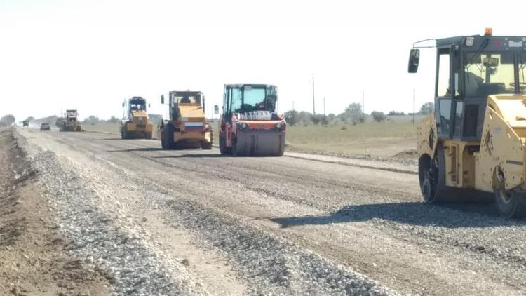 В Нефтекумском округе идёт капитальный ремонт дороги Иргаклы – Абрам-Тюбе