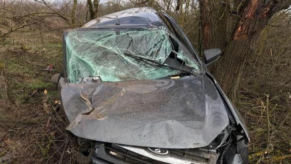 Пьяный водитель на «Ладе Гранте» врезался в дерево в Георгиевском округе